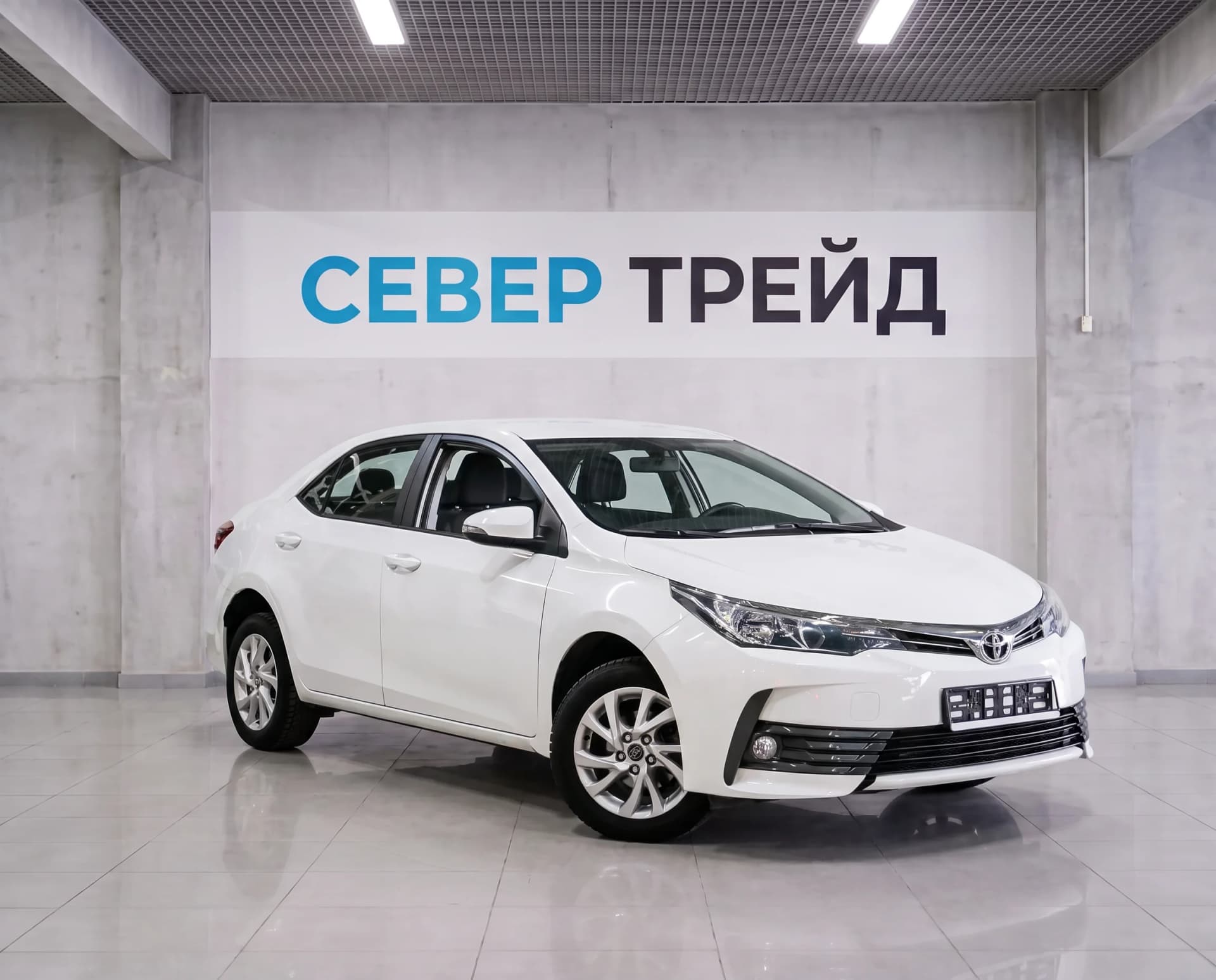 Toyota Corolla, XI (E160, E170, E180) Рестайлинг 1 — фото 1